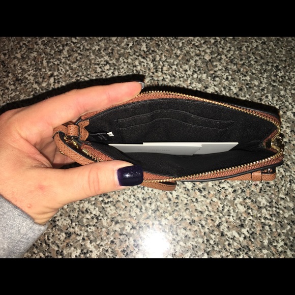 Coach Wristlet Brown - Picture 5 of 7